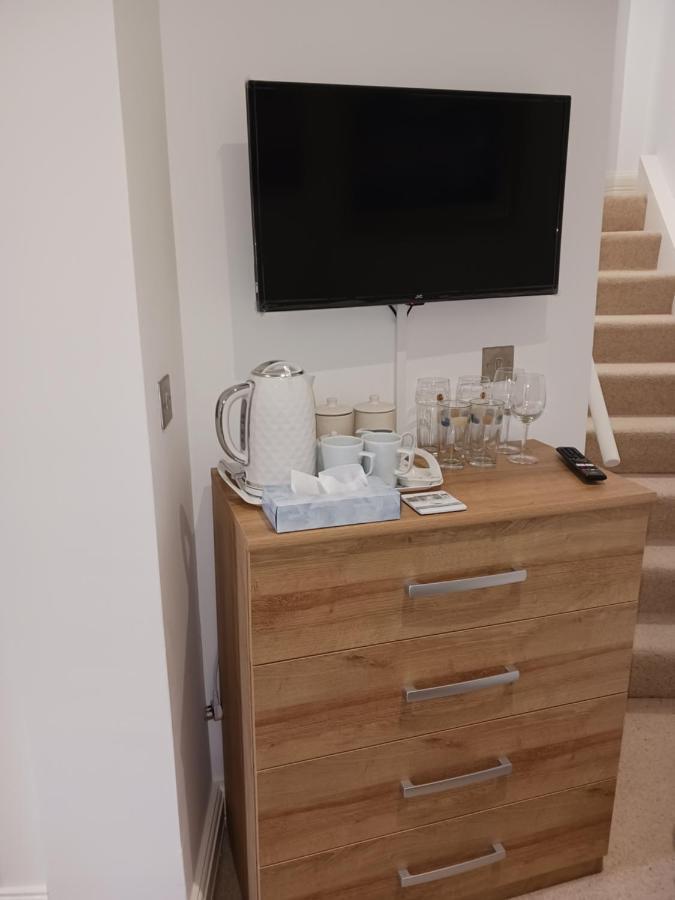 Bodlondeb Castle Bed & Breakfast { Central Llandudno} Экстерьер фото