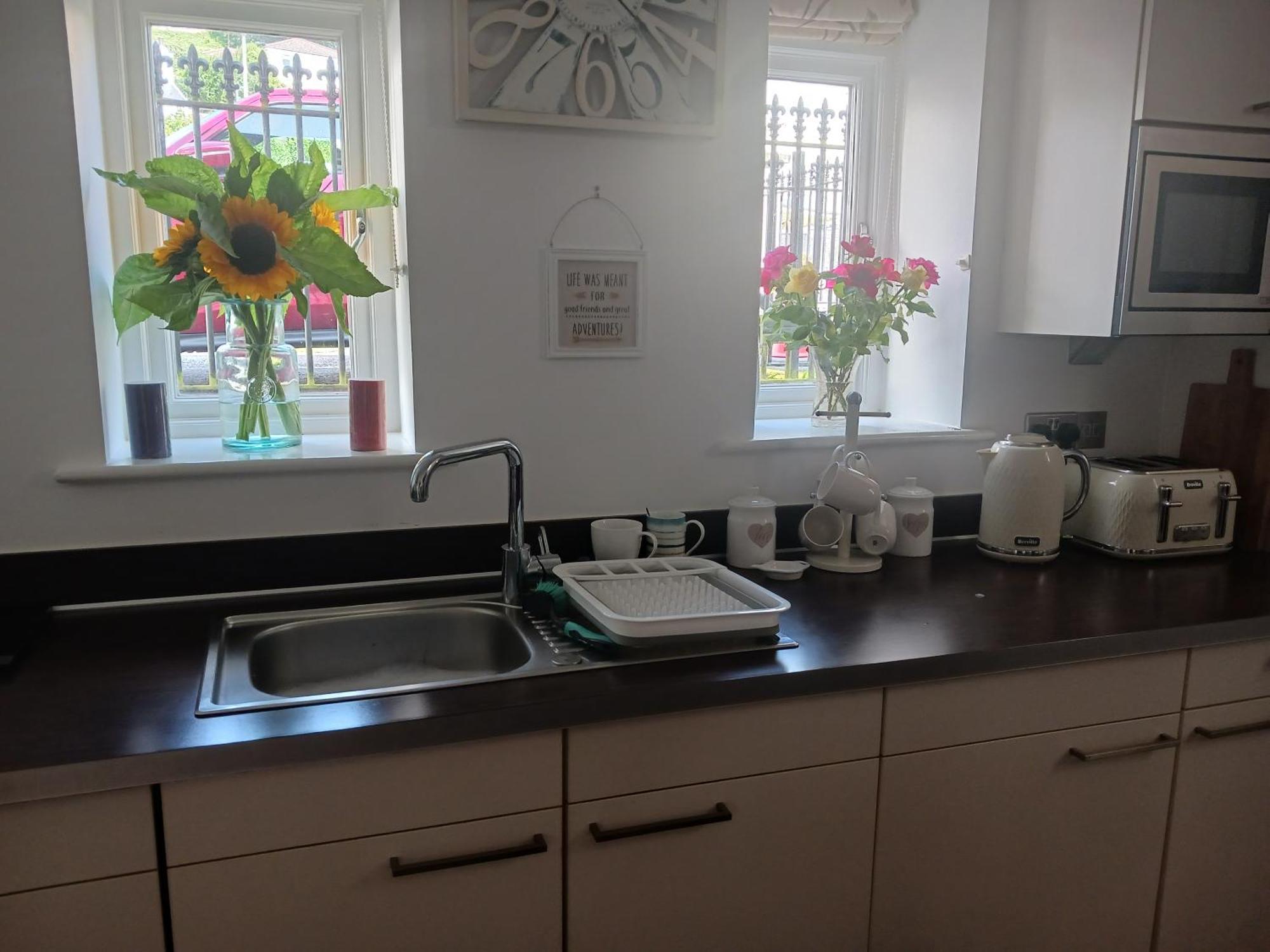 Bodlondeb Castle Bed & Breakfast { Central Llandudno} Экстерьер фото